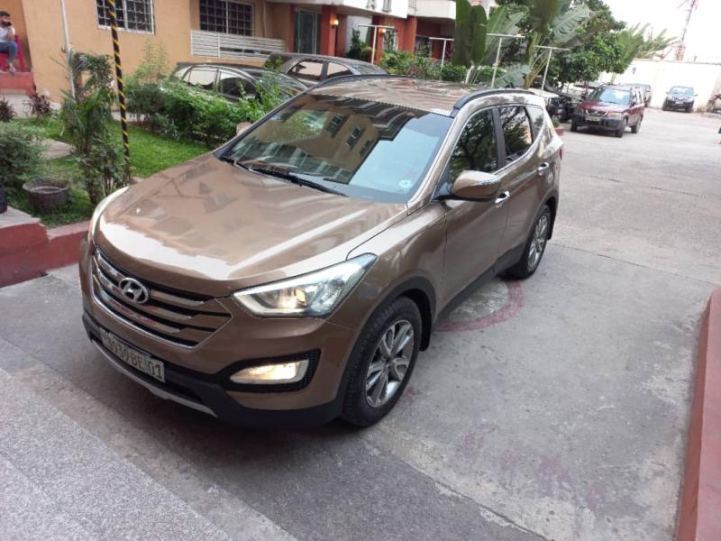 Hyundai Santa Fe  Annee  201415 Automatique Steptronique Essence 6 cylindre Interior tissus 4 x 4 47000 km 3 banquette 7 places TelephoneBleutooth Phares Led Cruise