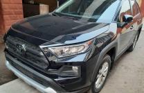 RAV4 2021 DEUX PIECES VOLANT NORMAL AUTOMATIQUE ESSENCE ⛽️ 4 CYLINDRES TRÈS TRES PROPRE NON HYBRIDE ET AVEC HYBRIDE PRIX:32.000 $ A DISCUTER KILOMÉTRAGE ÉQUILIBRÉ mediacongo