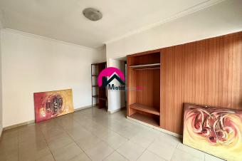Magnifique appart des 3CHS au 1er niveau dun superbe btiment RC1 ayant 4 occupants dans un beau cadre  BinzaMacampagne revenu locatif estim 1.500Mois
