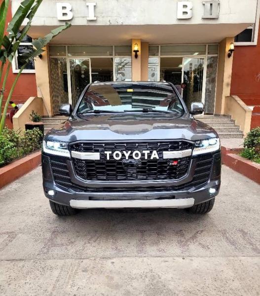 TOYOTA LAND CRUISER GR 2023
