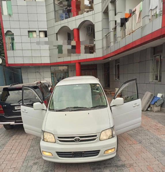 Toyota Noah 