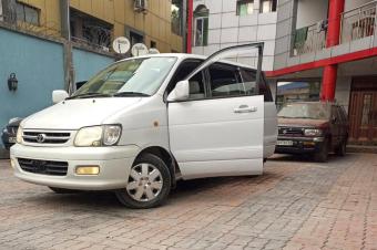 Toyota Noah 