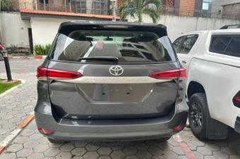 TOYOTA FORTUNER 2022