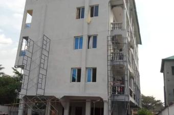 IMMEUBLE DE 4 tages et rezdechausse contenant 9 appartements et un studio possibilit dajouter un appartement au rezdechausse  Chaque appartement est compos dun grand sal