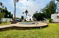 VENTE: GRANDE PROPRIÉTÉ DE 6000m² DOTÉE D’UNE GRANDE MAISON BASSE DE PLUSIEURS PIÈCES  mediacongo