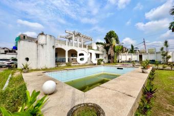 VENTE GRANDE PROPRIT DE 6000m DOTE DUNE GRANDE MAISON BASSE DE PLUSIEURS PICES 