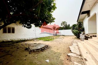 VENTE DUNE BELLE PROPRIT DE 20.31M SUR 36.41M OU 739M. SITUE  NGALIEMA MACAMPAGNE DANS UN BEL EMPLACEMENT 