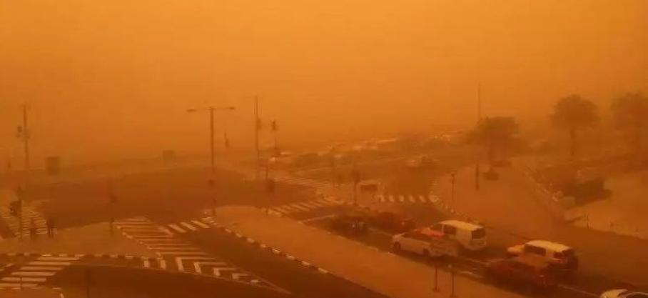 Maroc : des scènes d'apocalypse pendant le passage d'une tempête de sable à Marrakech