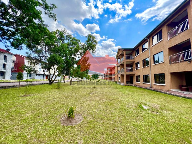 VENTE DUN SUBLIME APPARTEMENT LUMINEUX AU REZDECHAUSSE DE 120M Y COMPRIS LES MEUBLES
