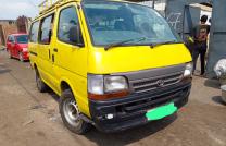 Toyota Hiace Volant droite Double Portière Moteur essence 1RZ Boîte Kitoko Faible kilométrage Localisation : Ngiri-Ngiri / Shaba Nb : Moteur ezo fumé