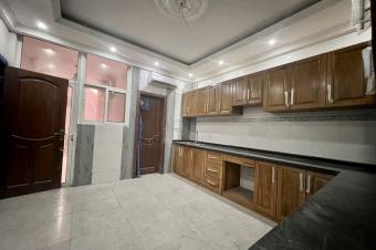 LOCATION DUN SUBLIME APPARTEMENT NOUVELLEMENT CONSTRUIT. SITU  GOMBE DANS UN BEL EMPLACEMENT TRS ACCESSIBLE 