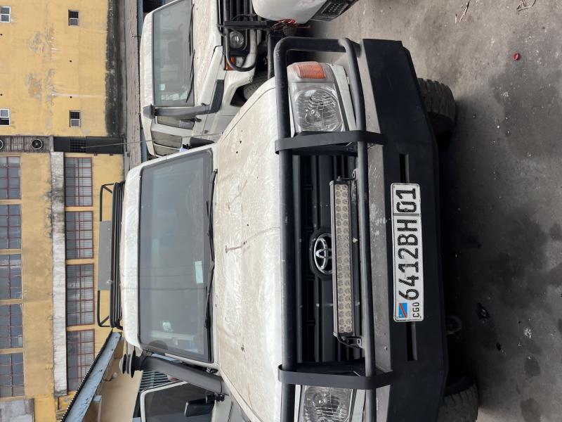 TOYOTA LAND CRUISER LONG CHASSIS A VENDRE
