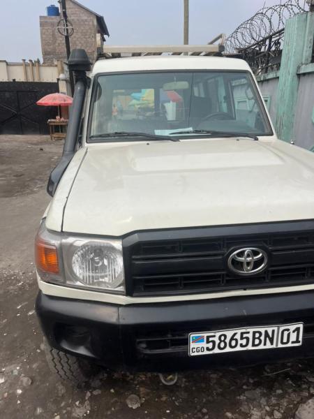 TOYOTA LAND CRUISER LONG CHASSIS A VENDRE
