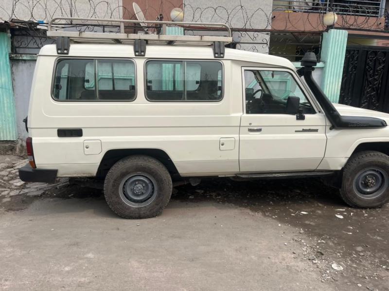 TOYOTA LAND CRUISER LONG CHASSIS A VENDRE
