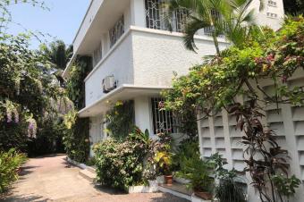  vendre   Villa R1 postcoloniale prte  habiter  dans un quartier rsidentiel calme hupp  proximit    Localisation Gombe rf haut commandement 
