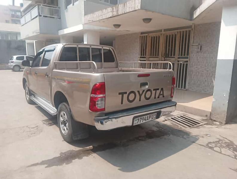 TOYOTA HILUX A VENDRE 