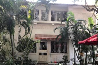MAGNIFIQUE VILLA  VENDRE  GOMBE