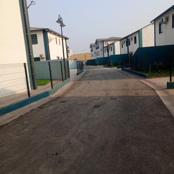 Des appartements types onel 3 CH 3 salles de bain  louer  kasa vubu non loin du stade de martyres 2500 dollars toutes charges comprises avec une piscine dans la concession 