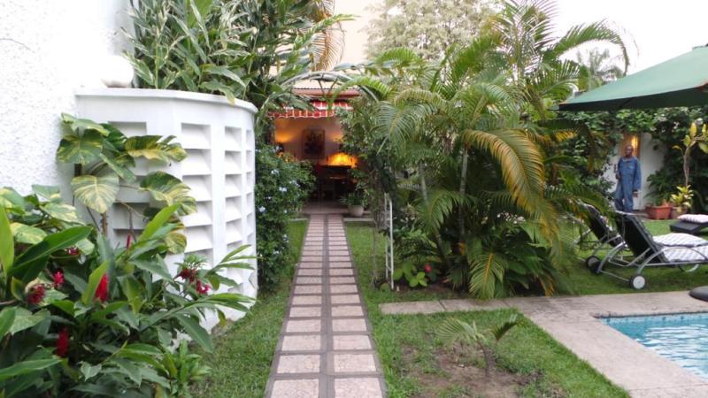 MAGNIFIQUE VILLA  VENDRE  GOMBE 