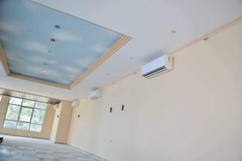 GOMBE MISE EN VENTE DUN LUXUEUX HTEL DE 6  NIVEAUX AVEC 60 CHAMBRES. Voir la description