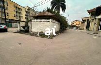 VENTE: PARCELLE DE 383m²  SITUÉE A L’INTERSECTION DE DEUX AVENUES SUR KINSHASA-GOMBE  mediacongo