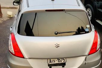 Suzuki Swift automatique essence sans plaque 4 cylindres couleur dorigine en trs bonne tat 5700 a discuter 