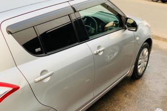 Suzuki Swift automatique essence sans plaque 4 cylindres couleur dorigine en trs bonne tat 5700 a discuter 
