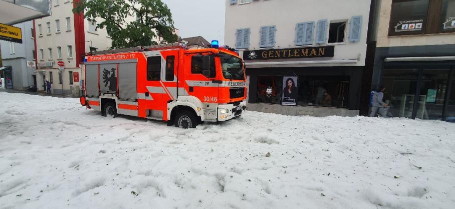 Allemagne : la neige tombe sur la ville de Reutlingen, situe environ à 40 km de Stuttgart, en plein mois d'août !