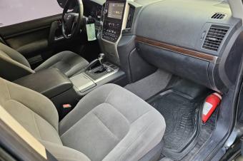 Toyota Land Cruiser GXR CFAO Original Annee 2018 Authentique Automatique steptronique Diesel 8 cylindre  Interior tissus Demarrage bouton Grand ecran 85.000 km 4 X 4 