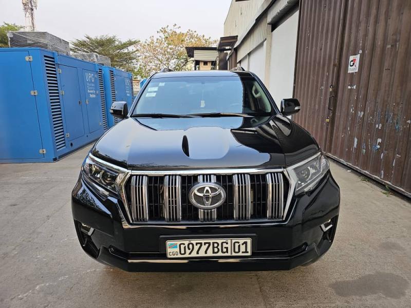 Toyota Prado Txl CFAO Annee  2020 Authentique Automatique Steptronique Diesel 4 cylindre Interior Cuire Demarrage bouton 11.700 km 4 x 4 Camera de recule Full parkin