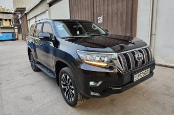 Toyota Prado Txl CFAO Annee  2020 Authentique Automatique Steptronique Diesel 4 cylindre Interior Cuire Demarrage bouton 11.700 km 4 x 4 Camera de recule Full parkin