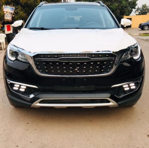 Jetour x70 full option  essence  4cylindre  Automatique  Intrieur en cuir  toit panoramique  3banquette  moteur boite suspension  eza hyundai  prix 26.500 dollars  dbattre l