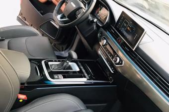 Jetour x70 full option  essence  4cylindre  Automatique  Intrieur en cuir  toit panoramique  3banquette  moteur boite suspension  eza hyundai  prix 26.500 dollars  dbattre l