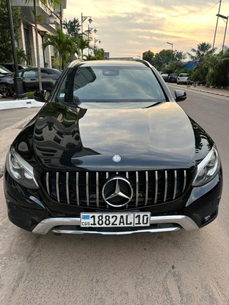 Mercedese Benz  GLC 300 4MATIC  Anne de fabrication 2018  Essance  Volant Normal  154k kilomtre Original  Lumire Ambiance  Mode co  confirm  sport et sport    Radio  CD  Bl