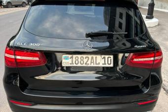 Mercedese Benz  GLC 300 4MATIC  Anne de fabrication 2018  Essance  Volant Normal  154k kilomtre Original  Lumire Ambiance  Mode co  confirm  sport et sport    Radio  CD  Bl