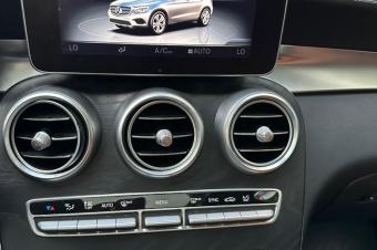 Mercedese Benz  GLC 300 4MATIC  Anne de fabrication 2018  Essance  Volant Normal  154k kilomtre Original  Lumire Ambiance  Mode co  confirm  sport et sport    Radio  CD  Bl