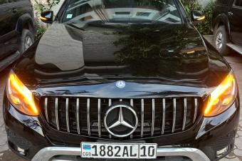 Mercedese Benz  GLC 300 4MATIC  Anne de fabrication 2018  Essance  Volant Normal  154k kilomtre Original  Lumire Ambiance  Mode co  confirm  sport et sport    Radio  CD  Bl
