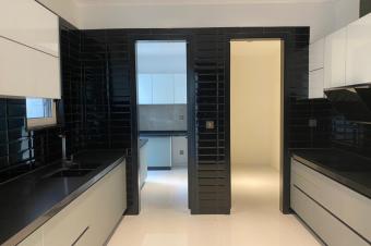  vendre  Magnifique villa moderne dans une concession huppe non loin du fleuve Congo    Localisation Gombe ref Kalinaproche du fleuve Congo   Compos