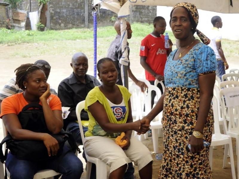On finit toujours par saccommoder des plus terribles flaux. Surtout quand ils atteignent les autres. On sest habitu au SIDA