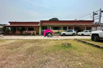 Vente dune parcelle de 37.50m sur 42.44m en 3me position avec la principale et ayant 4 apparts gurite jardin parking etc. Ngaliema prs du Palais des Marbres