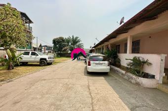 Vente dune parcelle de 37.50m sur 42.44m en 3me position avec la principale et ayant 4 apparts gurite jardin parking etc. Ngaliema prs du Palais des Marbres