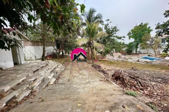 Vente des 2 magnifiques terrains de 13m sur 27m et 13.86m sur 27m borns  n cadastraux prs de la principale  Ngaliema BinzaPigeon