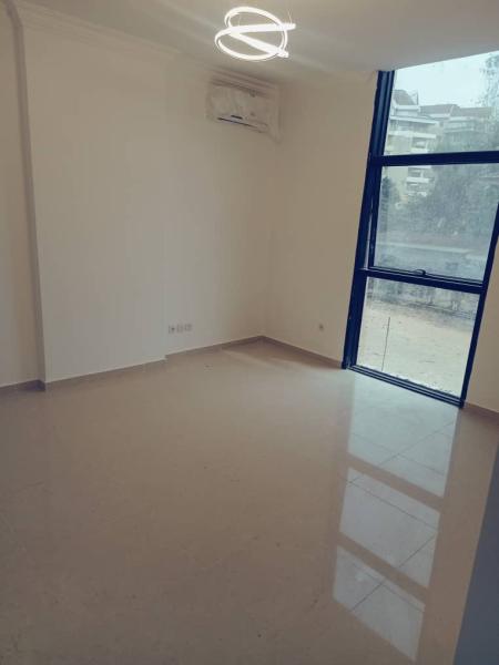 Location  Gombe 3 CH 5500 dollars 2 ch 4500 dollars 1 CH 3500 dollars non loin de Pullman 