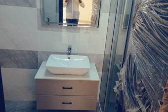 Location  Gombe 3 CH 5500 dollars 2 ch 4500 dollars 1 CH 3500 dollars non loin de Pullman 