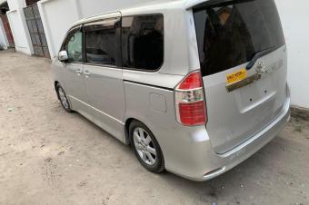 TOYOTA NOAH 3 nouveau Full options Sans plaque Automatique Essence Couleur dorigine Climatisation impeccable Kilomtrage faible Prix 8.800 dernier prix Localisation 