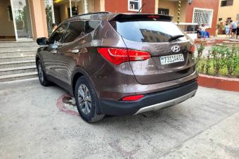 Hyundai Santa Fe  Annee  2015 Automatique Steptronique Essence 4 cylindre Demarrage bouton Interior Cuire Siege electrique 4 x 4 78500 km Camera de recule TelephoneBle