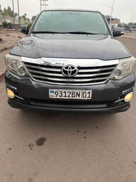 Toyota fortuner 2015