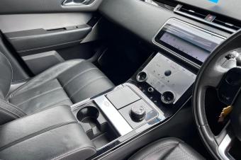 Range Rover Velar  D180HSE  Anne de fabrication  2020  Diesel  20.200kilomtre  Automatique  Full option  Volant droit  Camera recule  Bien climatis  35.500  discut