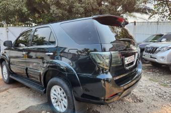 Fortuner original 2014 essence automatique 4cylinder kilomtrage 75000 prix 25500  discuter
