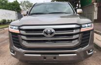?LAND CRUISER GXR  ?MODIFIÉ année 2022 ?FULL OPTION  ?AUTOMATIQUE  ?ESSENCE  ?VOLANT NORMAL  ?TOIT OUVRANT  ?INTÉRIEUR EN CUIR  ?3 BANQUETTE  ?SANS PLAQUE  ?KILOMÉTRAGE 21000km ?PR mediacongo